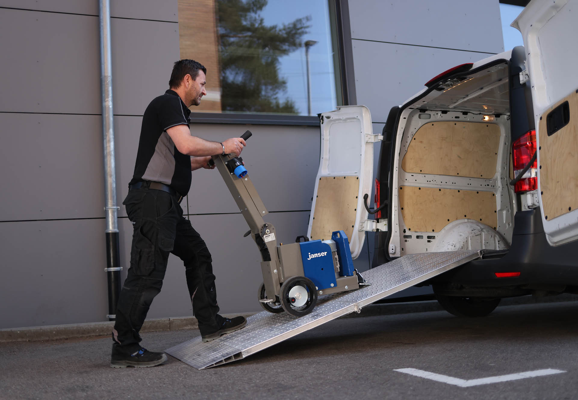 Effiziente Transportlösungen für Boden- & Fliesenleger